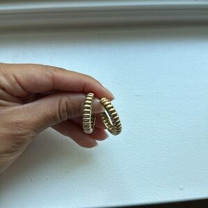 Mejuri charlotte gold hoops